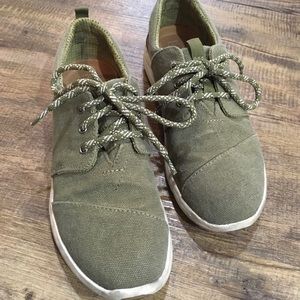 TOMS sneakers size 7.5